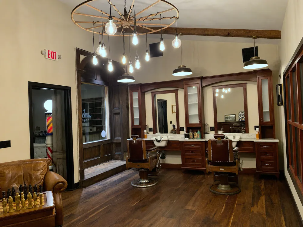 641 Main St South - Salon — photo 6