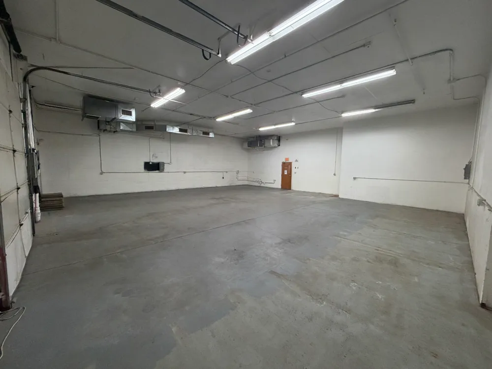 2056 Thomaston Ave - Unit 2 — photo 11