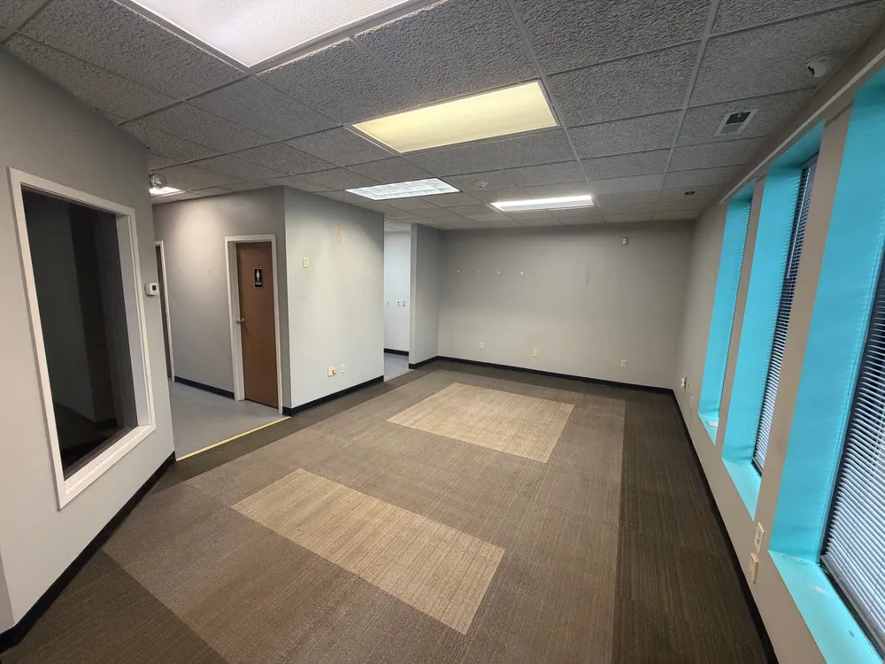 2056 Thomaston Ave - Unit 2 — photo 8